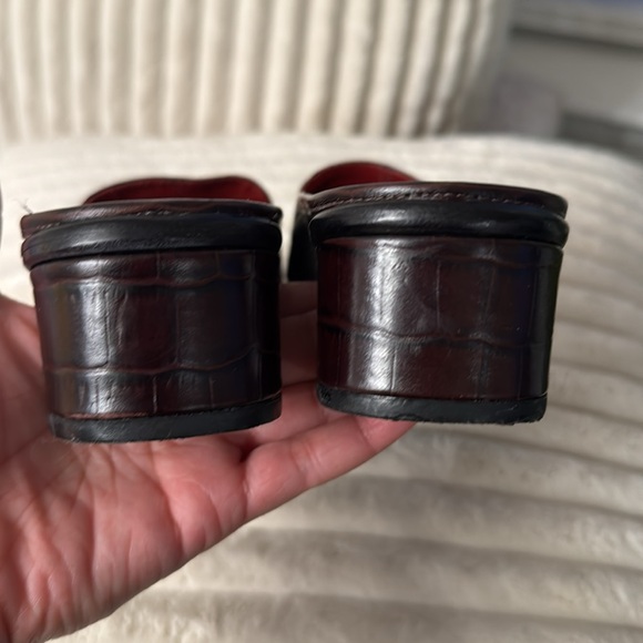 Brighton Vero Cuoio Brown and Black Loafers with Tassel Detail - Picture 7 of 10